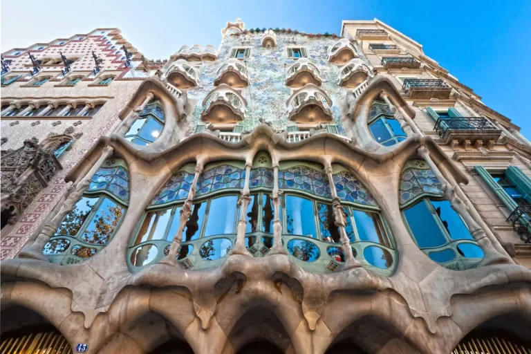 Tips for Traveling in Barcelona: Gaudi's Masterpieces and Tapas