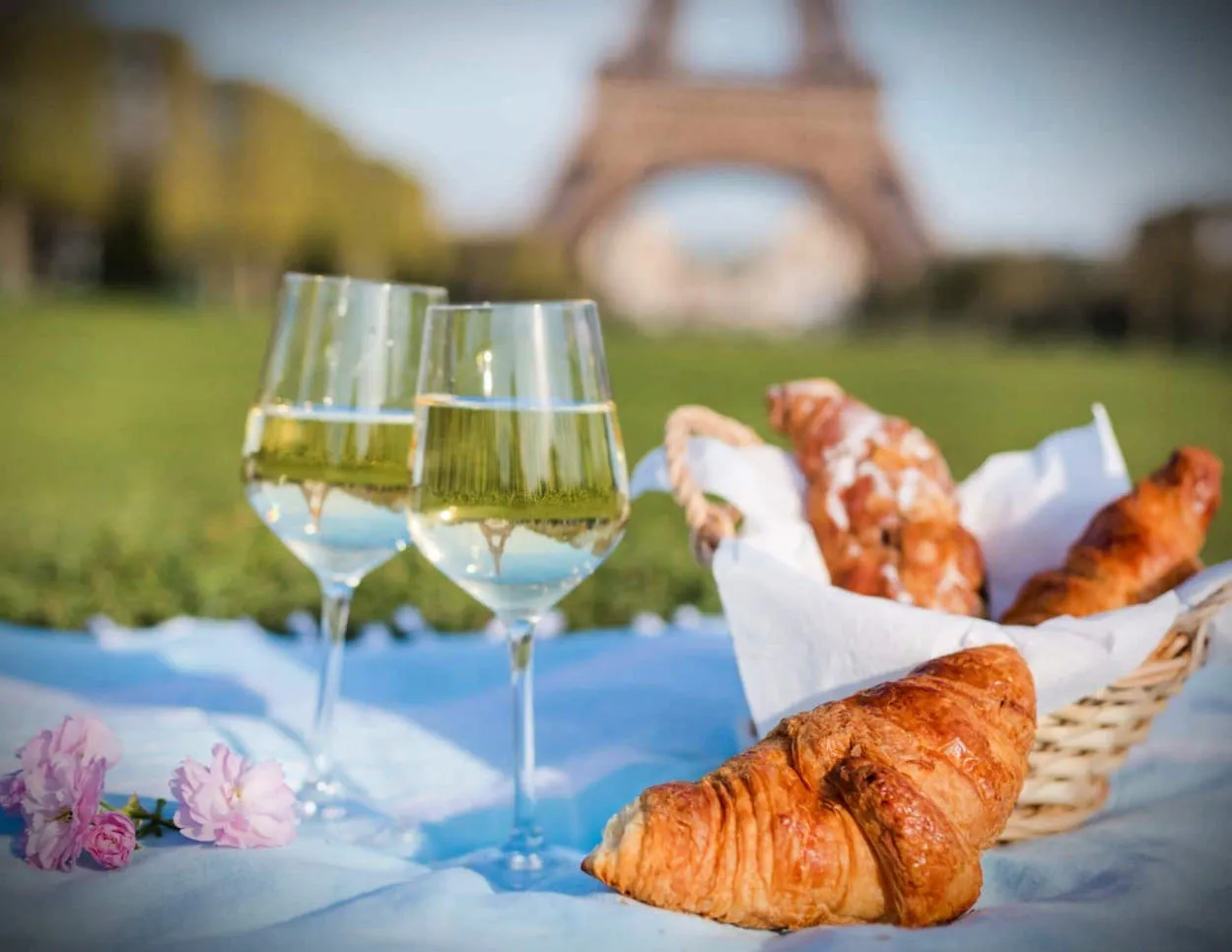 Tips for Traveling in Paris: Romance, Art, and Croissants